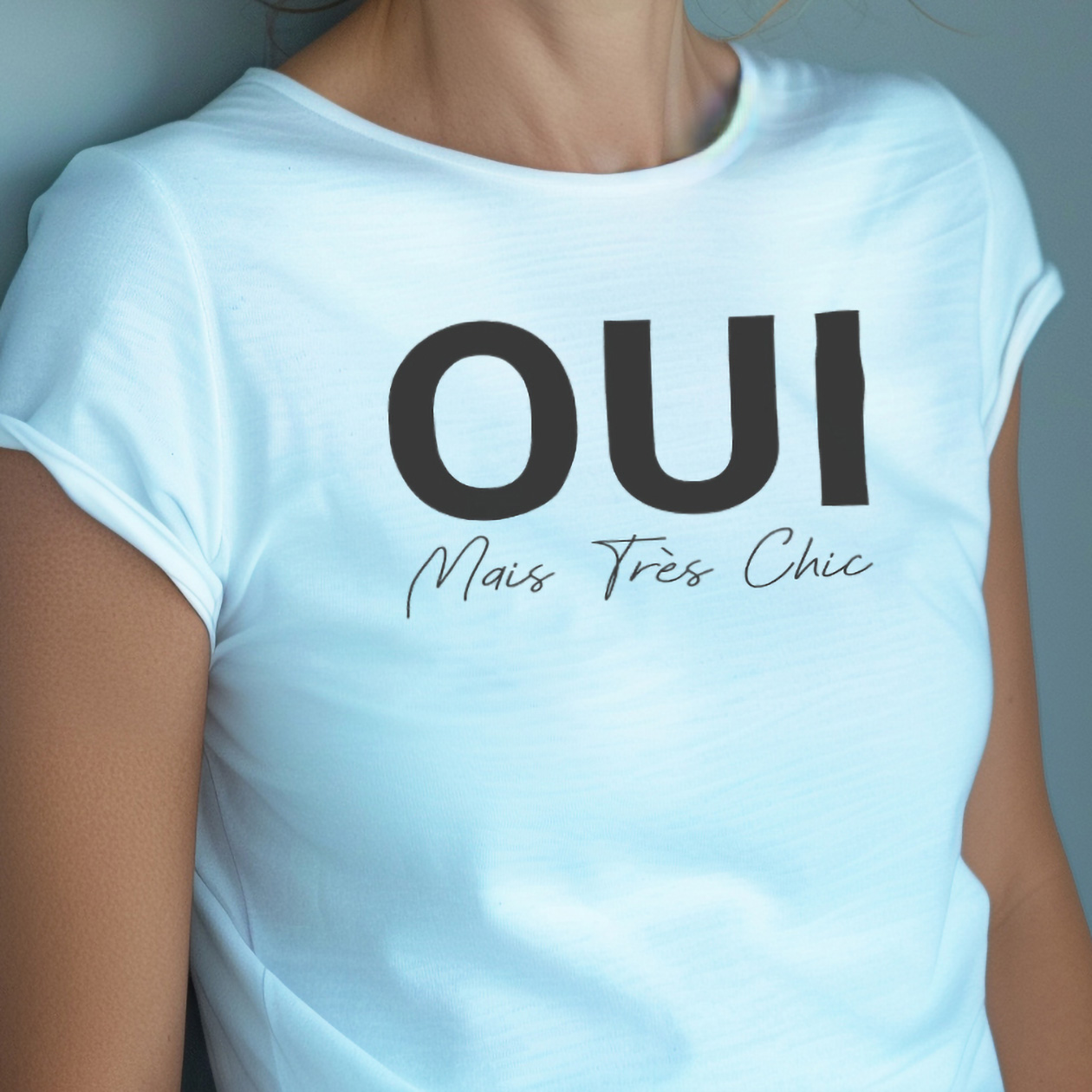 20250323091311-1f007c70-b4e3-6614-a15f-723d71fc99e0.jpg Oui Mais Très Chic T-Shirt – French Gift for Her - Image 1